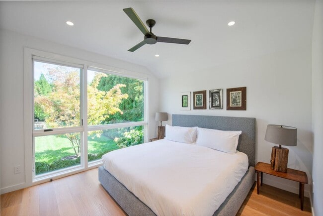 Building Photo - 60 Gansett Ln