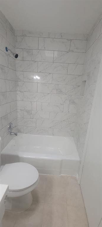 Building Photo - 608 W 51st St