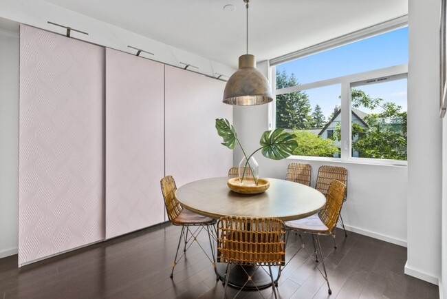 Building Photo - 3Bd/3Ba Seattle Townhouse