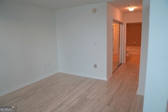 Building Photo - 3324 Peachtree Rd NE