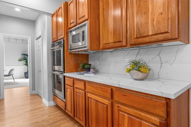 Building Photo - Luxury 4 bed 4 bath home in Lakemont, Bellevue