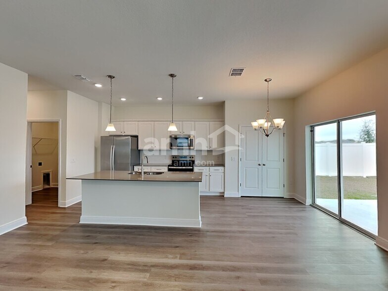 Building Photo - 1195 Heavenly Dr