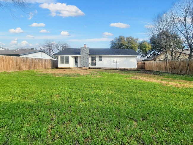 Building Photo - Beautiful 3 BR / 2 BA Home for Rent in Rou...