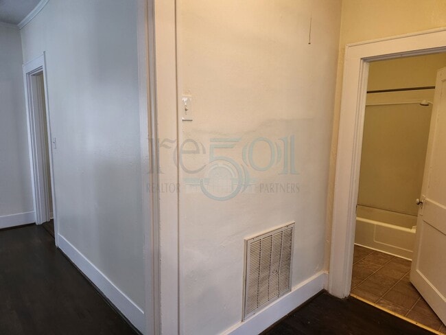 Building Photo - This Hillcrest Bungalow is just what you w...
