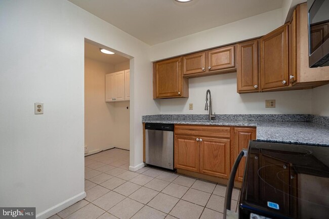 Building Photo - 3748 Tudor Dr