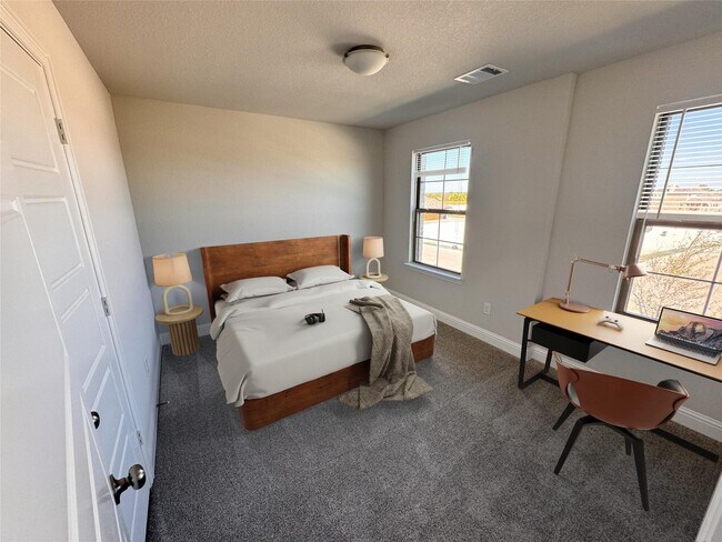 Building Photo - 1905 Ethereal Ln