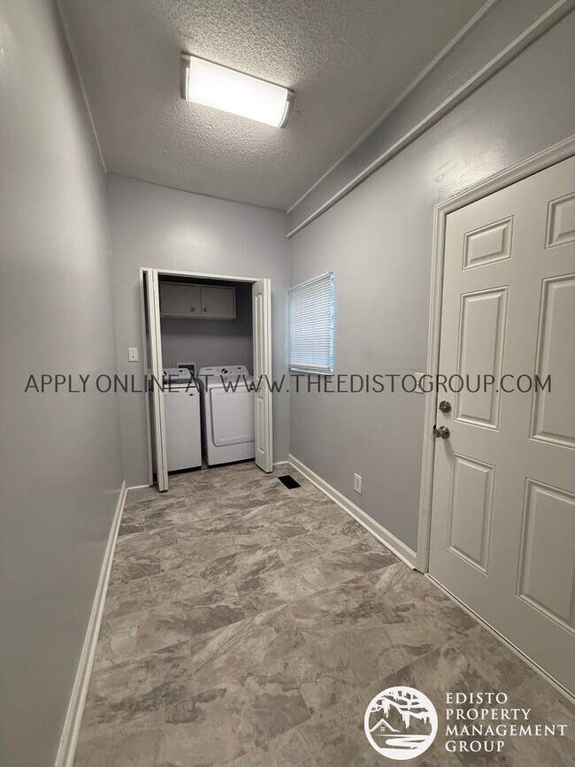Building Photo - 497 Boulevard St