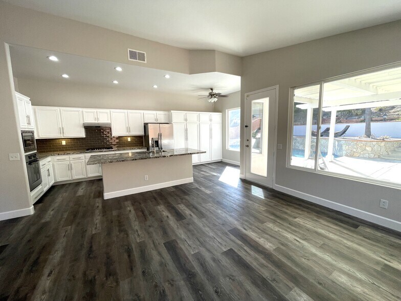 Building Photo - 1249 Bernardo Ave