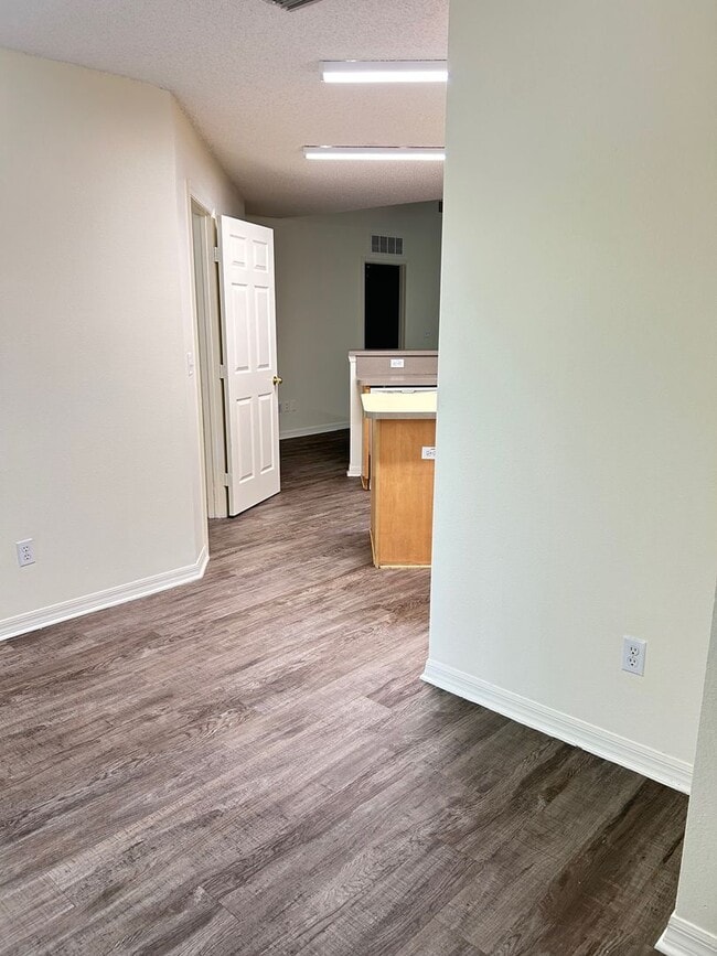 Building Photo - BEAUTIFUL BRICK 4 BEDROOM 2 BATH HOME AVAILABLE NOW CONTACT KAREN GUARDINO, REALTOR 386-747-9295