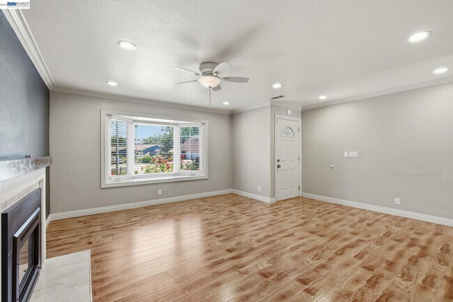 Building Photo - 325 Goshen Ct