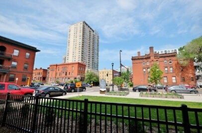 Building Photo - "Charming Studio Retreat with Hardwood Floors in the Heart of Minneapolis!"
