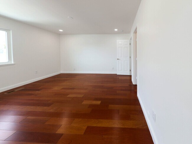 Building Photo - 3104 San Andreas Dr