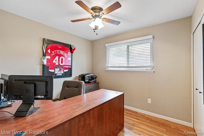 Building Photo - 3818 Edgeland Ave
