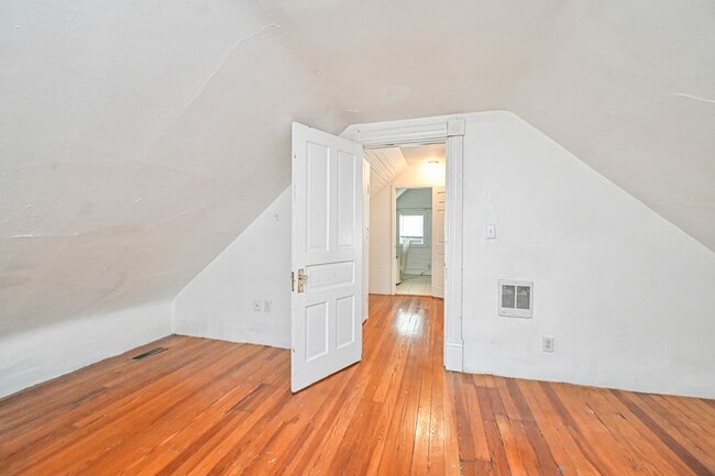 Building Photo - 4221 Bell St