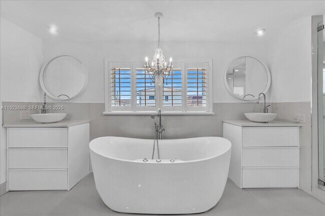 Building Photo - 348 Palm St