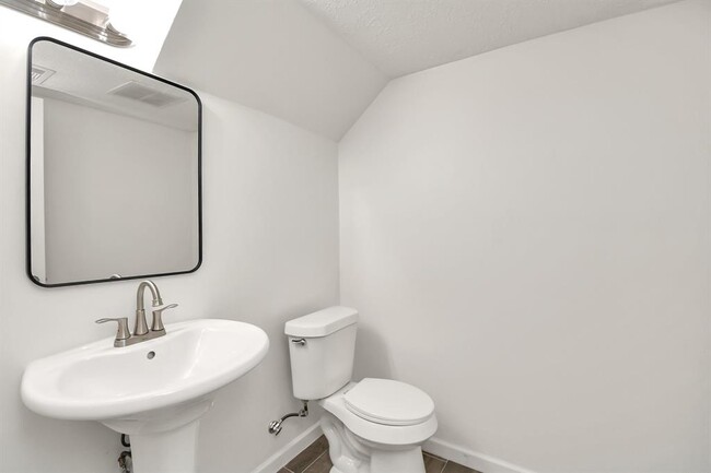 Building Photo - 3919 Fernglade Dr