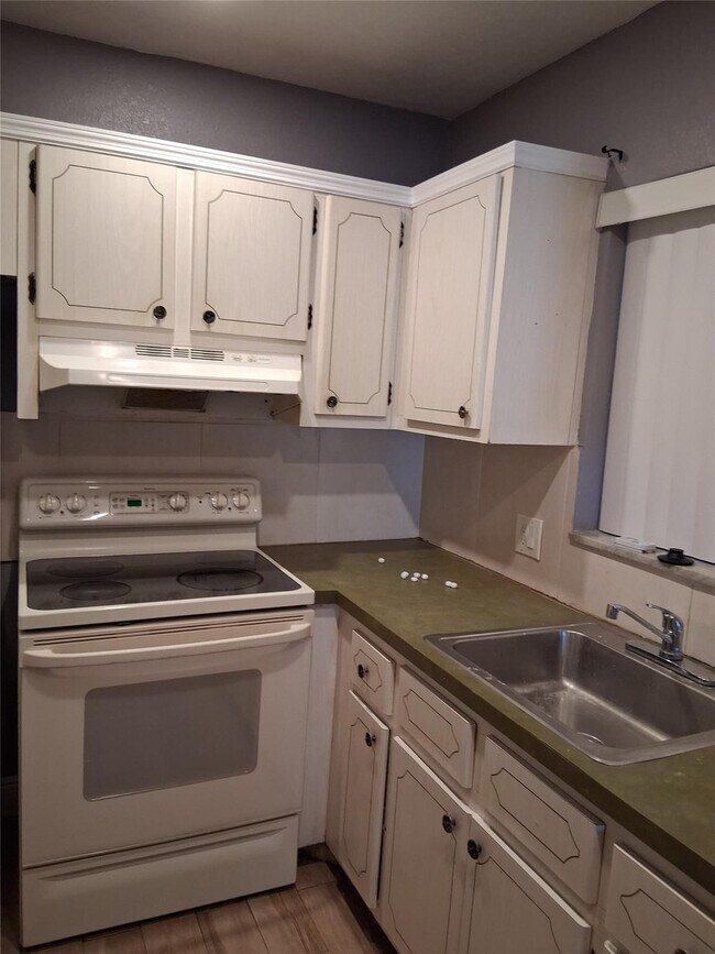 Building Photo - 1320 NW 43 Terrace