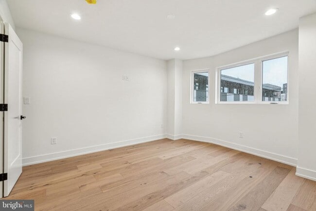 Building Photo - 1106 N Bodine St