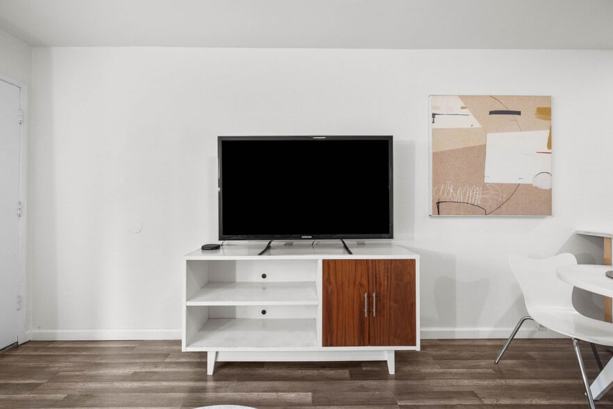 Primary Photo - 6370 Rancho Mission Rd