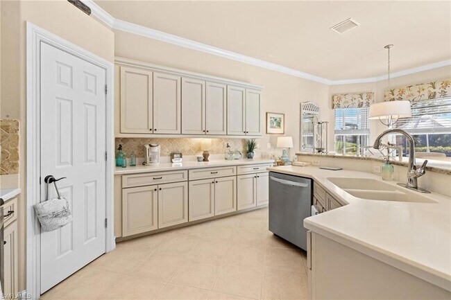 Building Photo - 6737 Bent Grass Dr