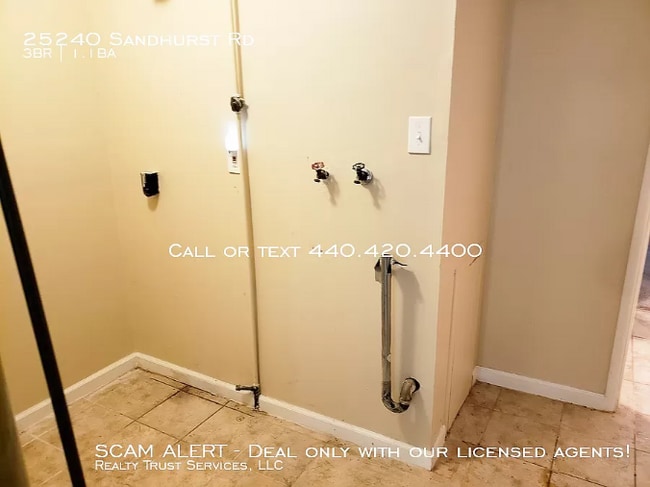 Building Photo - 25240 Sandhurst Rd