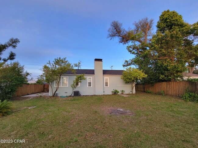 Building Photo - 317 S Macarthur Ave