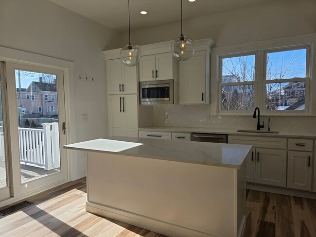 Building Photo - 84 Dudley St