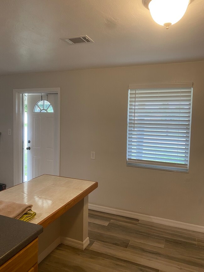 Building Photo - 8485 Sunset Dr
