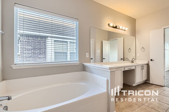 Building Photo - 6269 Trinity Creek Dr