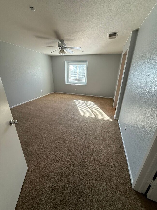 Building Photo - Move-In Ready 2BR / 2.5BA Condo for Rent – Villas Serena