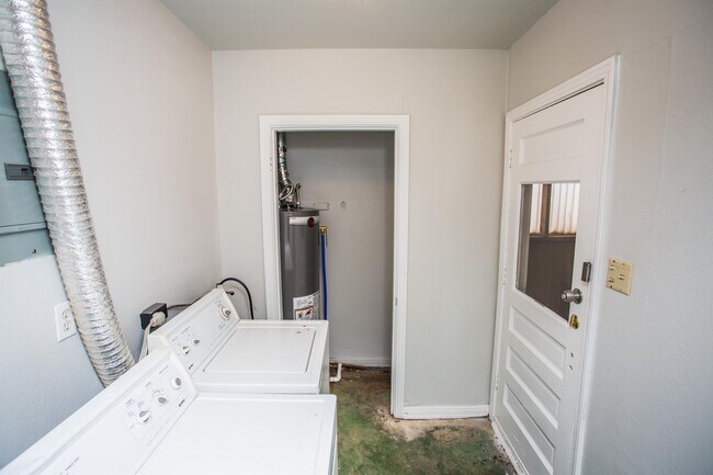 Building Photo - 2408 32nd St