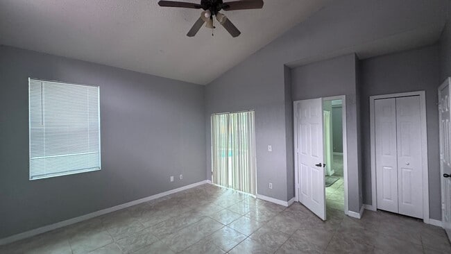 Building Photo - Spacious 3/2.5 in River Ridge with Pool in...