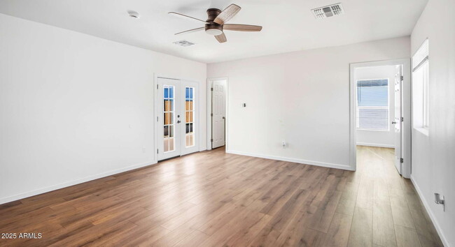 Building Photo - 1503 W Garden St