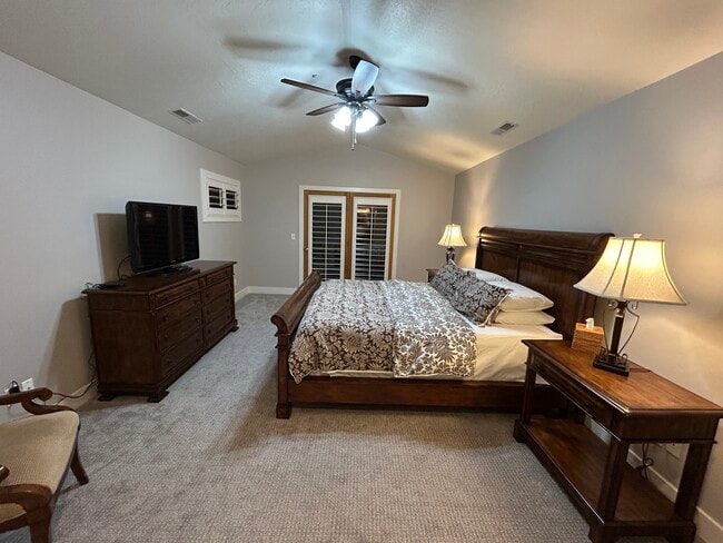 Building Photo - 1975 Paddington Dr