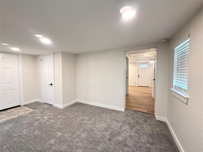 Building Photo - 738 Caisson St