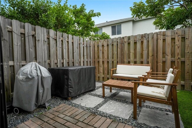 Building Photo - 909 NE 211th St