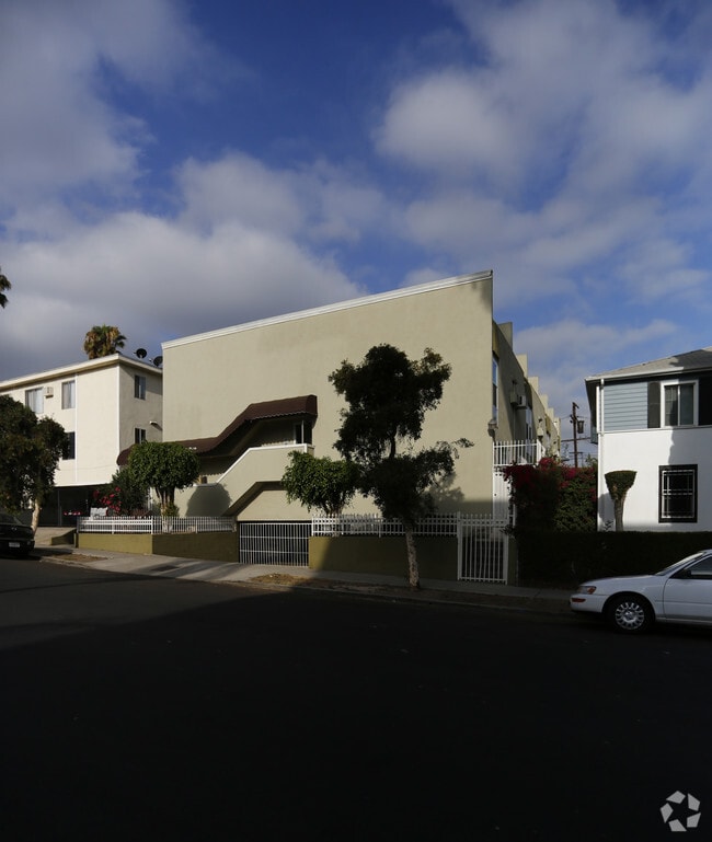 Primary Photo - 933 S Manhattan Pl