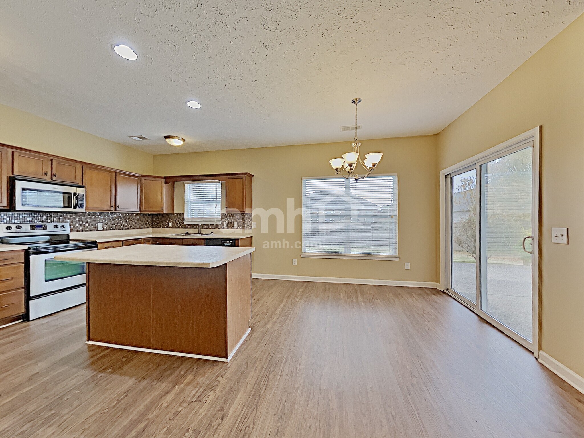 Building Photo - 533 Callie Ave