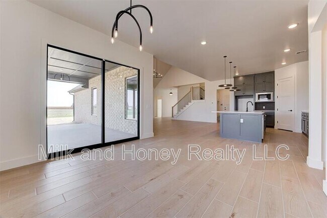 Building Photo - 1007 River View Dr