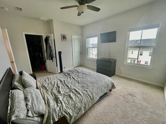 Building Photo - Pittsburgh - 3 Bedroom 2.5 Bathroom - Town...