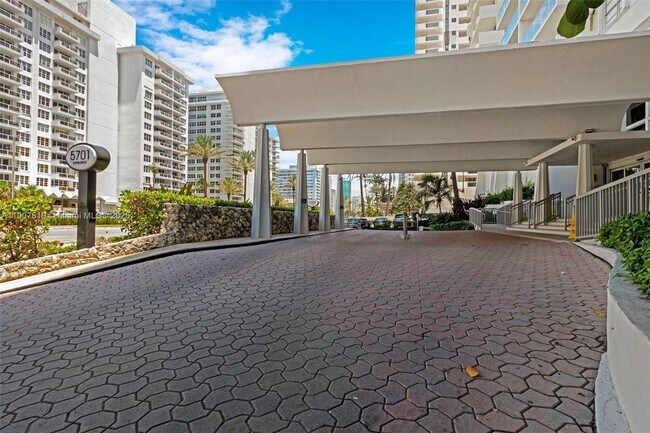 Building Photo - 5701 Collins Ave