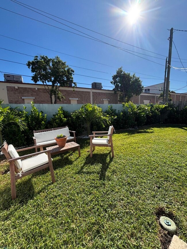 Building Photo - 262 SE 9th Ave