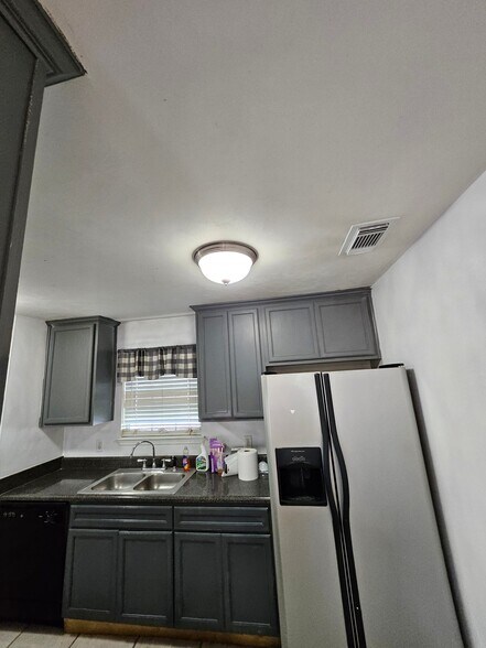 Building Photo - 3316 Golden Rain Dr