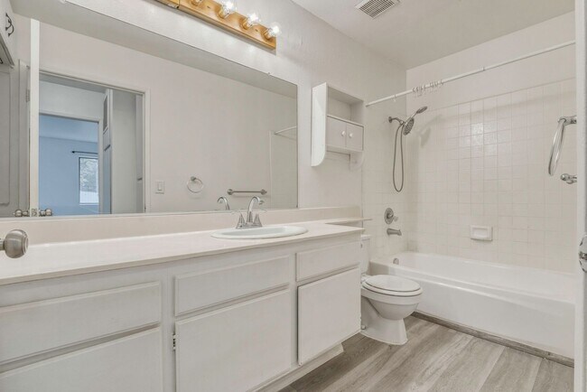 Building Photo - 243 S Avenue 50