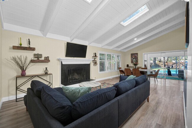 Building Photo - 55 Normandy Ln