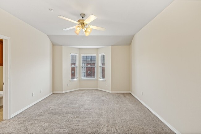 Building Photo - August 2026 Pre-Lease 4 bed Lakeridge - NO CARPET!