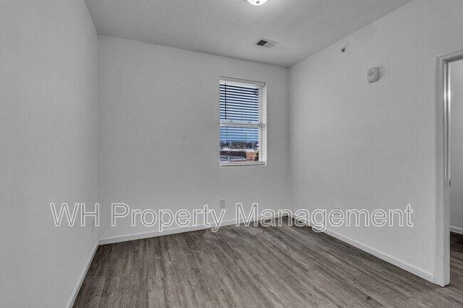 Building Photo - 265 E Old Hickory Blvd