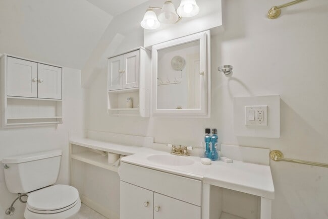 Building Photo - North Arlington 4 BR 5.5 BA Home