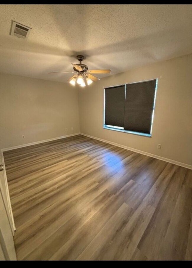 Building Photo - Affordable Living with Comfort & Convenience