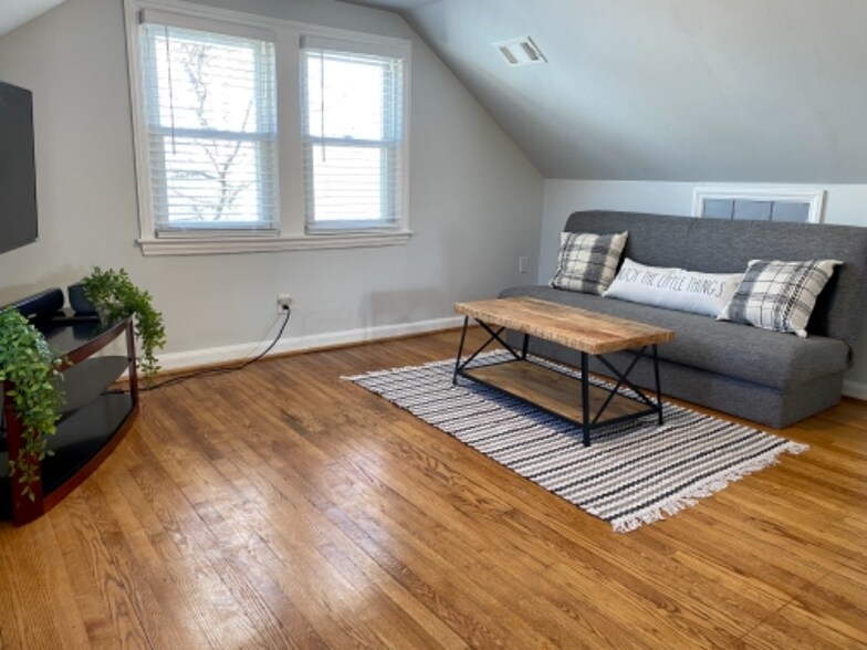 Building Photo - 3405 40th Ave